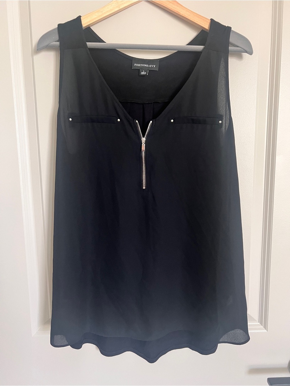 Fortuné & Ivy Black Zip-Front Sleeveless Tank